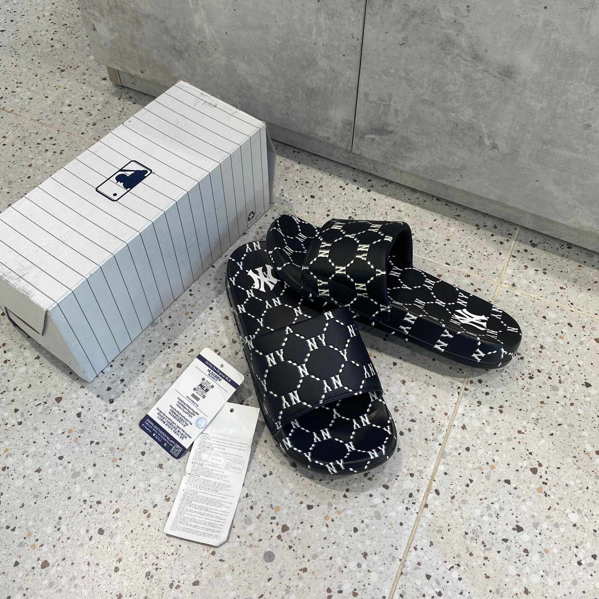 Dép MLB Slides New Mound New York Black 32SHH201150W #8 Dép MLB Slides New Mound New York Black 32SHH201150W